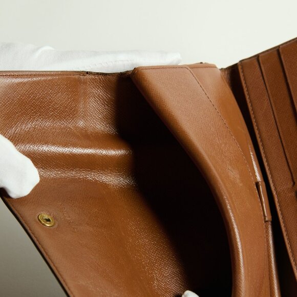 Louis Vuitton Monogram International Wallet - Picture 8 of 11